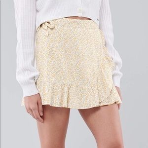 hollister yellow flower tie skirt